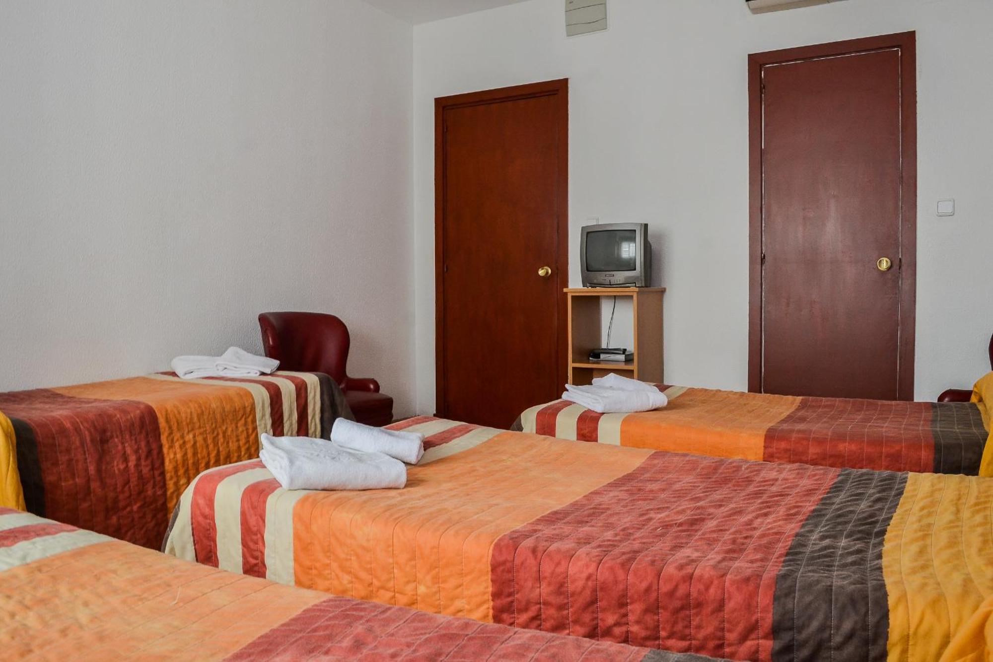 Hostal Cataluna Zaragoza Room photo