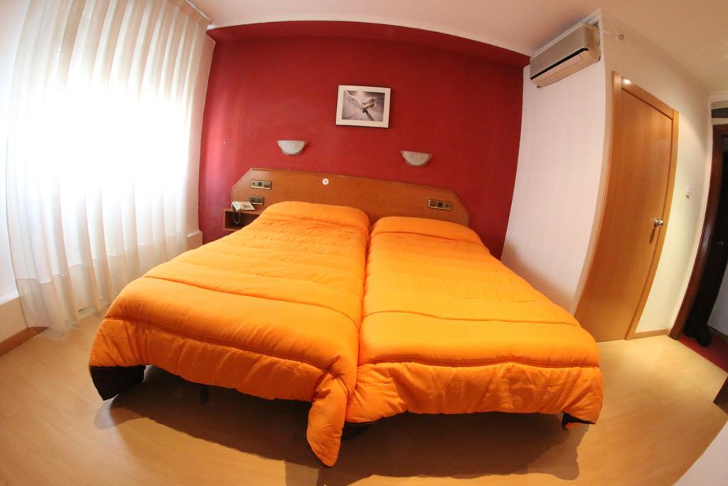 Hostal Cataluna Zaragoza Exterior photo