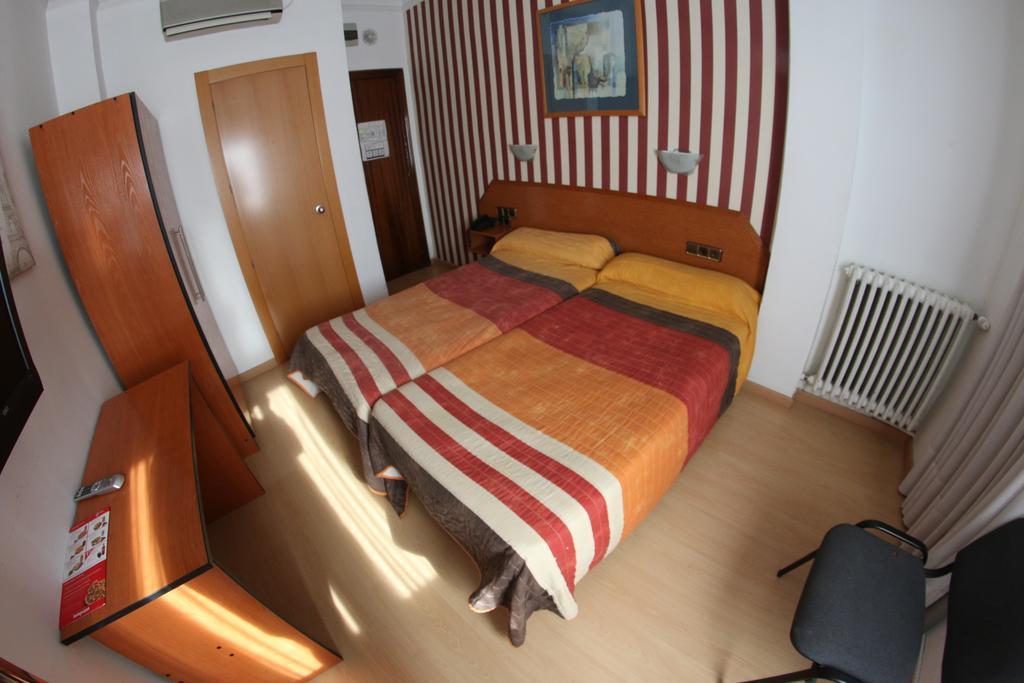 Hostal Cataluna Zaragoza Exterior photo