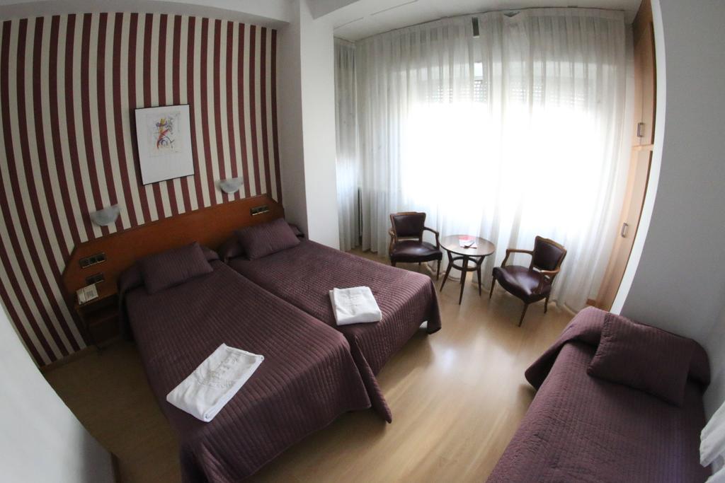 Hostal Cataluna Zaragoza Exterior photo